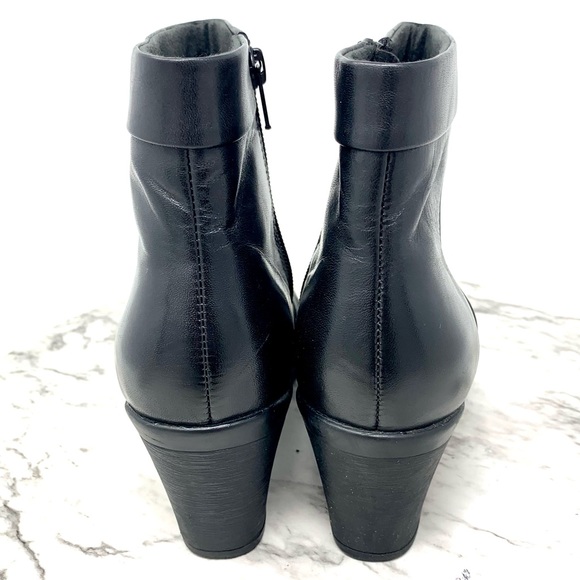 Clarks Black Leather Comfort Ankle Booties 7 Lagenlook Fall Winter Classic Chic - Picture 5 of 12